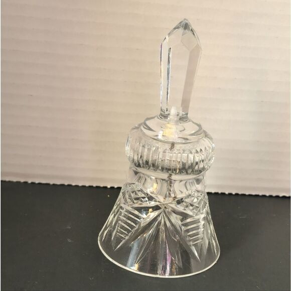 Vintage crystal etched bell - Picture 1 of 8